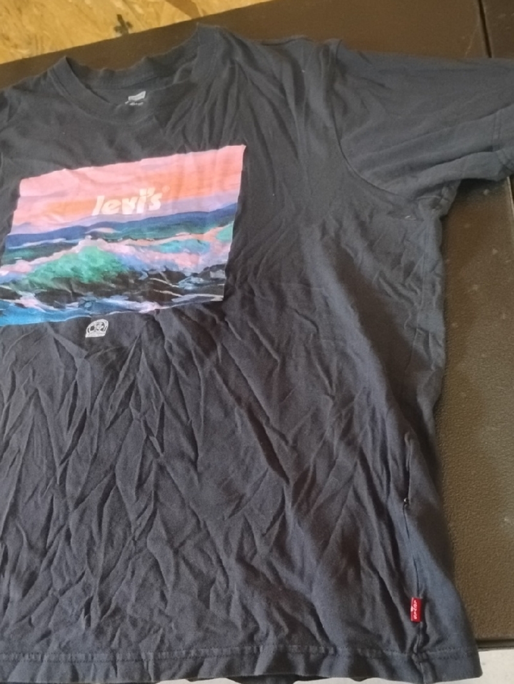 Levi's Black Tee with Colorful Ocean Graphic Xl - Picture 2 of 5